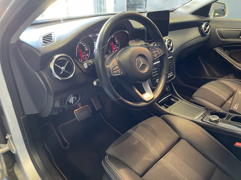 MERCEDES GLA 180 7G-DCT AVEC PEU DE KILOMETRES A SIX FOURS LES PLAGES