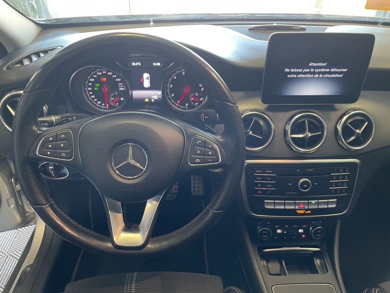 MERCEDES GLA 180 7G-DCT AVEC PEU DE KILOMETRES A SIX FOURS LES PLAGES