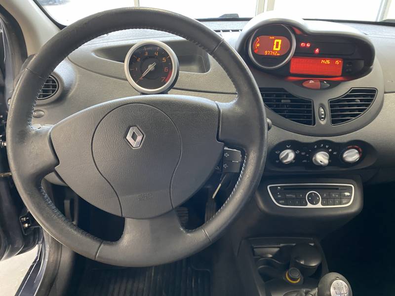 Renault Twingo II 1.2 i 16V LEV 75 cv DYNAMIQUE en vente à Six Fours