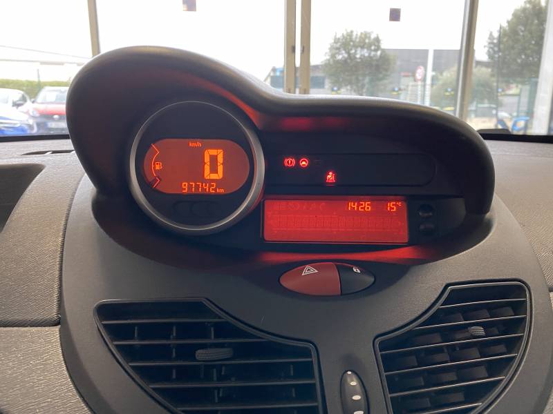 Renault Twingo II 1.2 i 16V LEV 75 cv DYNAMIQUE en vente à Six Fours